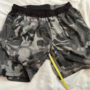 Vuori lined shorts, Small